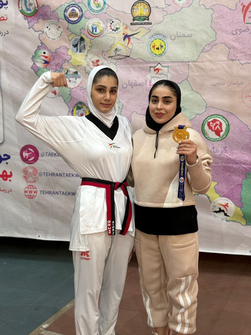 آیناز میکائلی